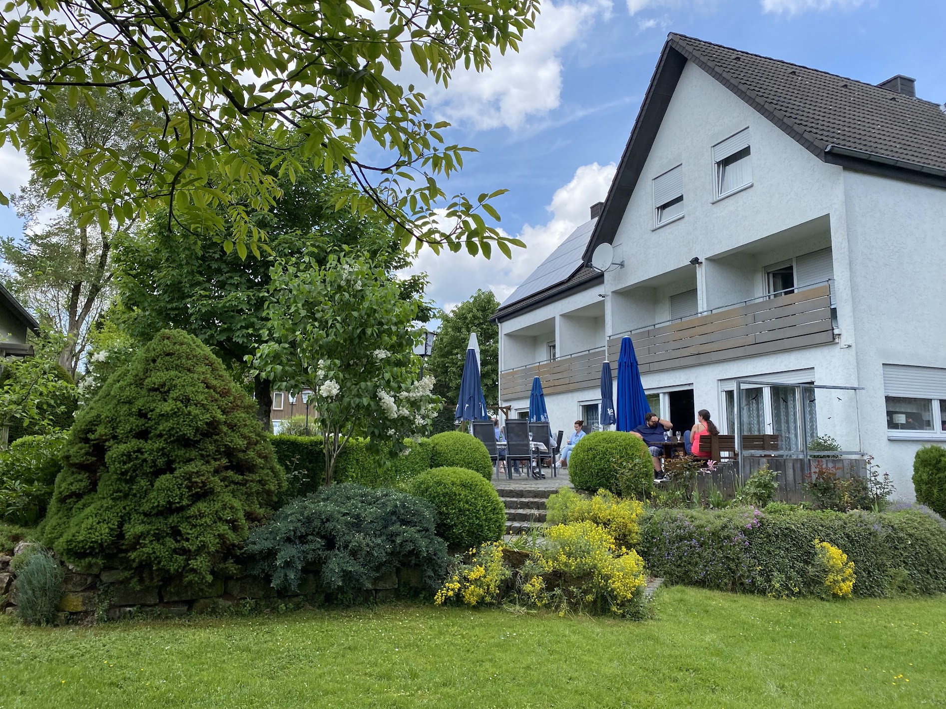 Außenansicht im Sommer